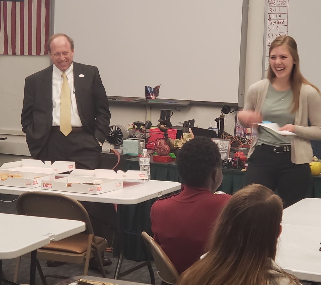 Mayor John Suthers talks with St. Mary’s students. 